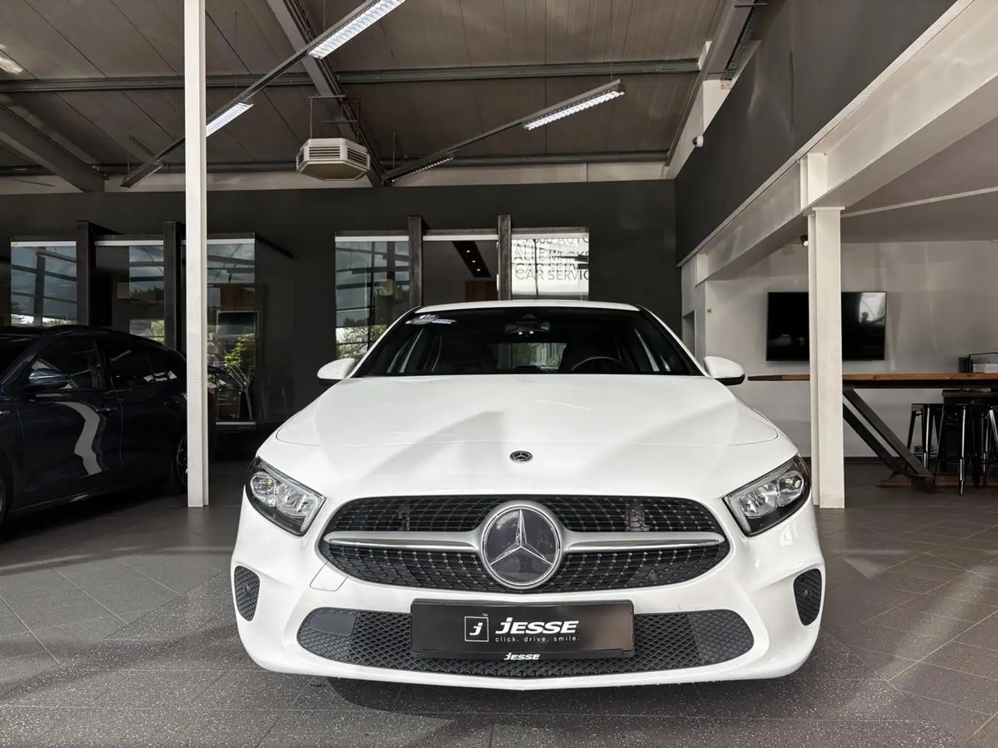 Mercedes-Benz A 200 Progressive 7G-DCT LED Navi Spurass. Blanc - 2