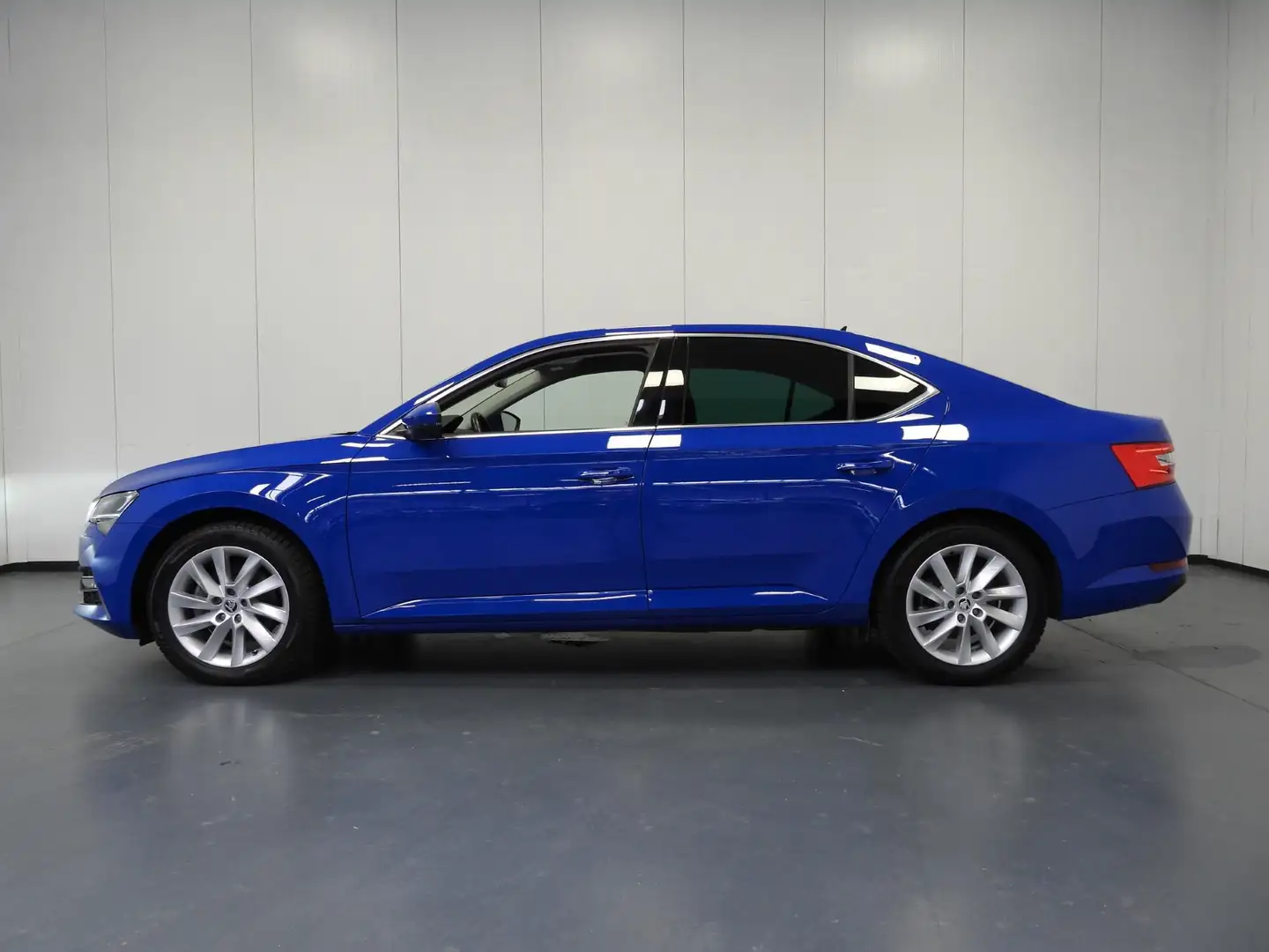 Skoda Superb 1.4 TSI iV PHEV Business Edition Plus NAVI/CAMERA/ Blau - 2