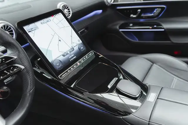 Mercedes-Benz SL view 9