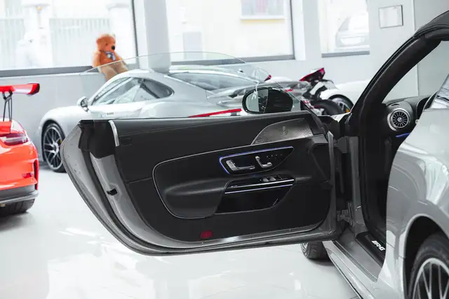 Mercedes-Benz SL view 5