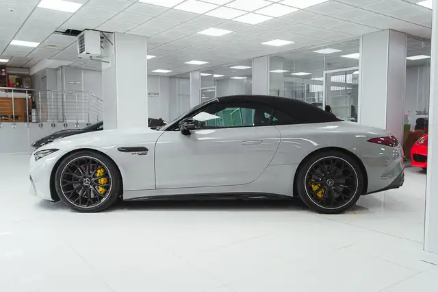 Mercedes-Benz SL view 3