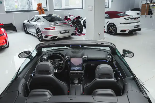 Mercedes-Benz SL view 12