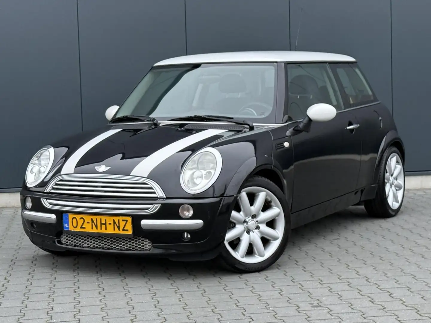 MINI Cooper Mini 1.6 Pepper Airco - Leuke Auto - APK 01-2027 - Negro - 1
