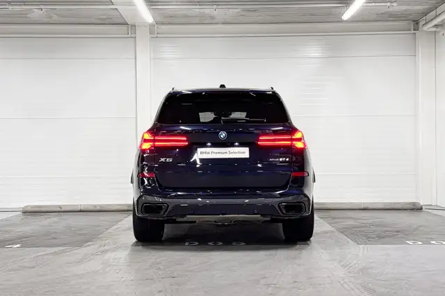 BMW X5 view 8