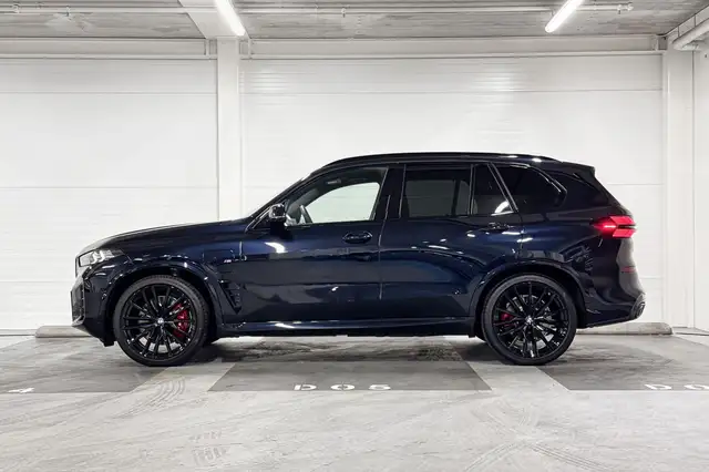 BMW X5 view 2