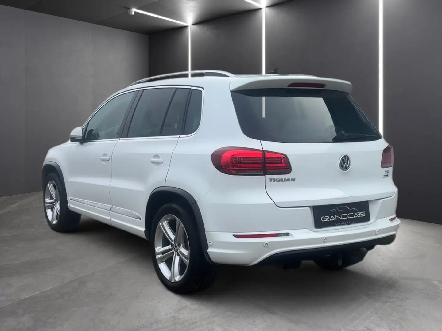 Volkswagen Tiguan 1,4 TSI Sport BMT R-Line Weiß - 2