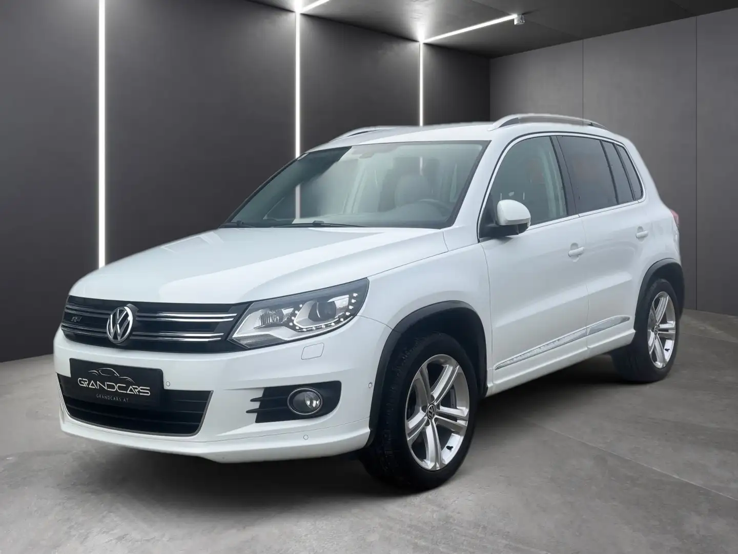 Volkswagen Tiguan 1,4 TSI Sport BMT R-Line Weiß - 1