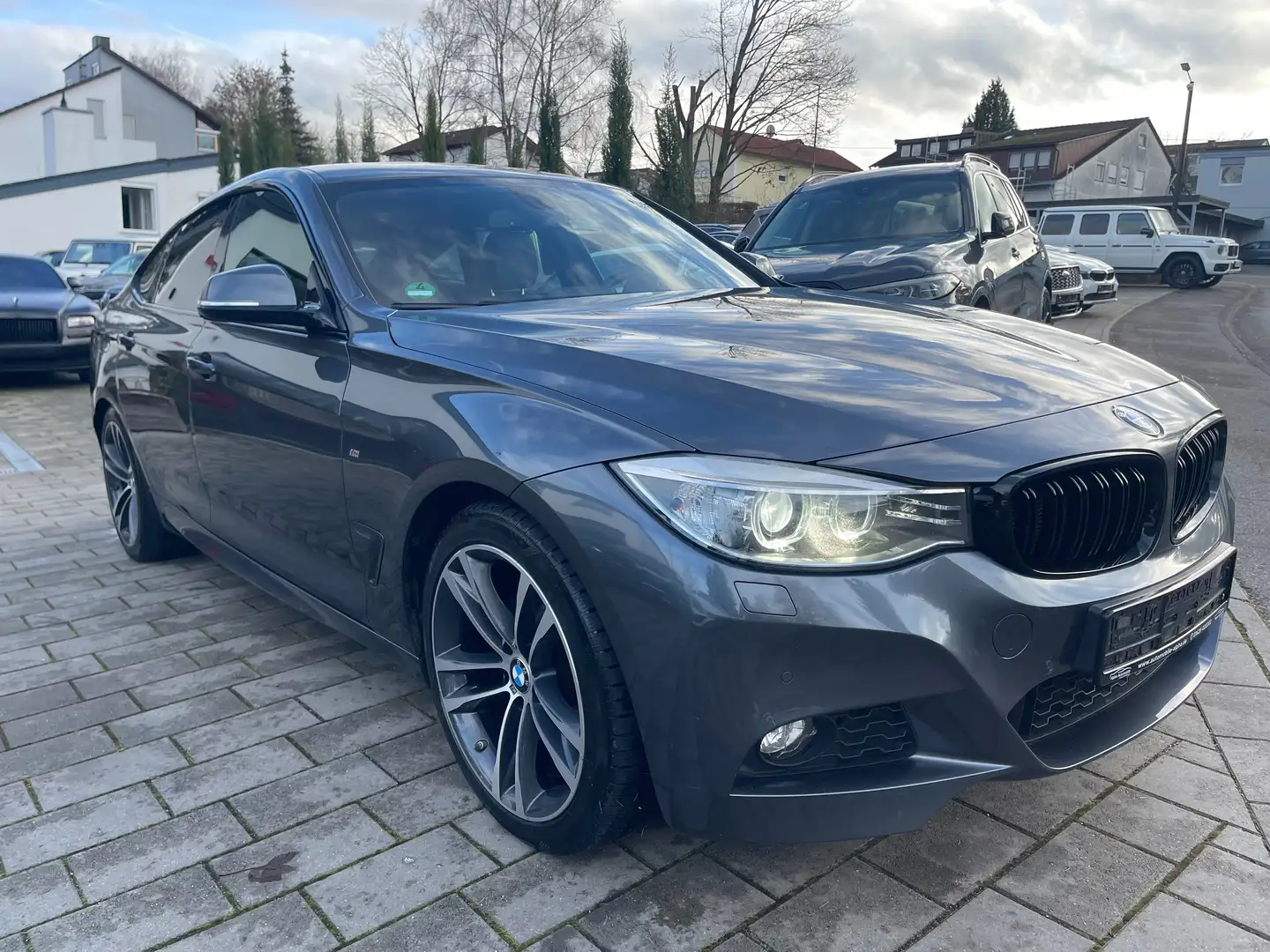 BMW 320 320 d xDrive Grau - 1
