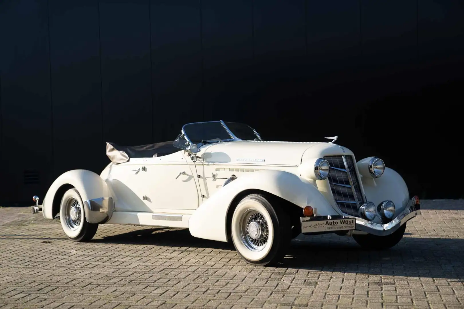 Oldtimer Auburn -Speedster Boattail Weiß - 1