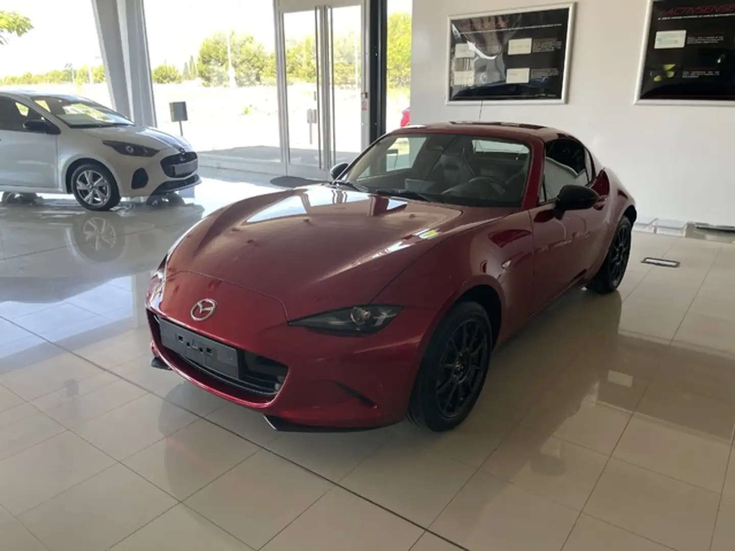 Mazda MX-5 RF 1.5 Skyactiv-G Homura Rojo - 2