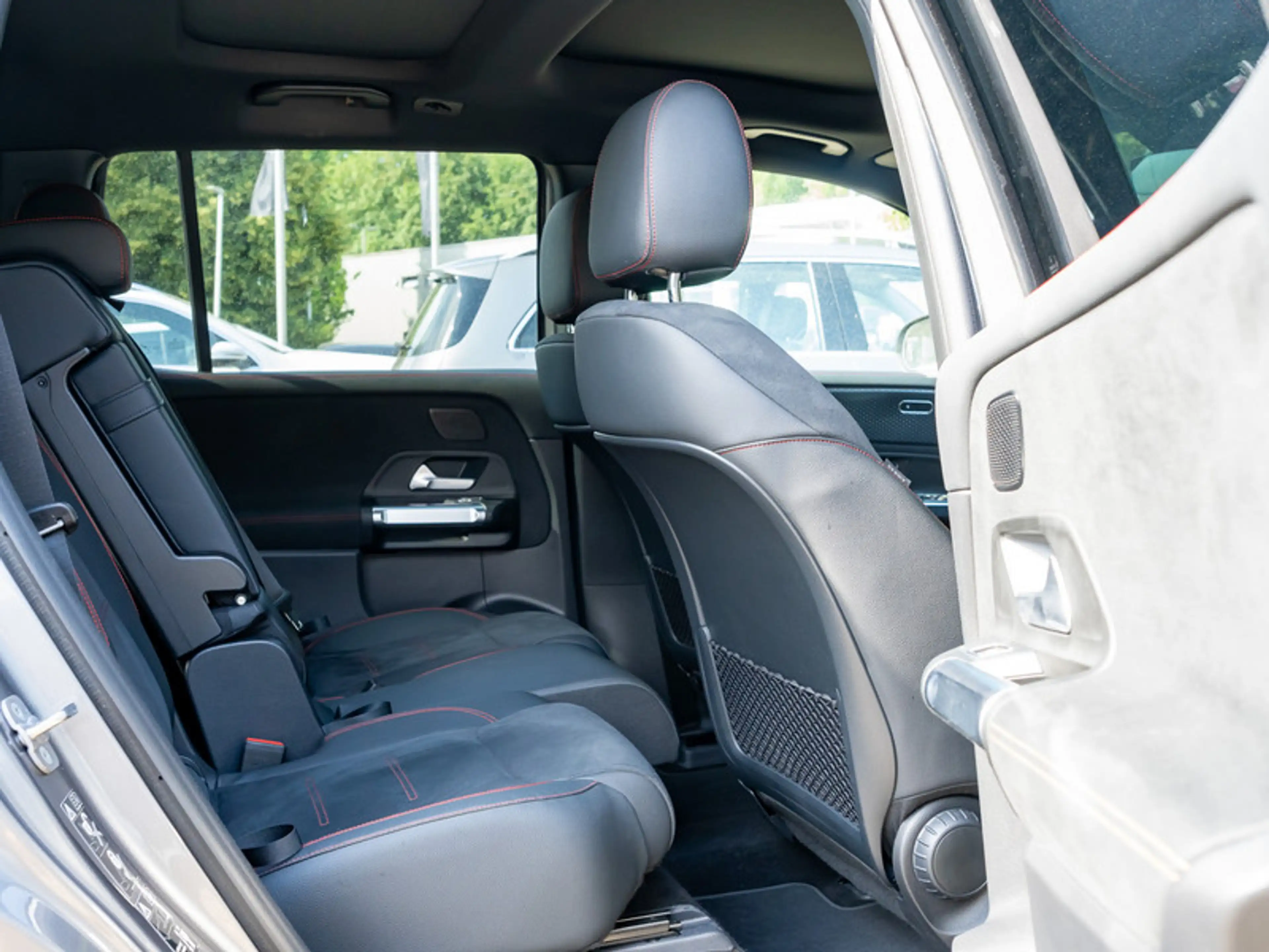 Mercedes-Benz EQB 300 4MATIC AMG-Sport+Pano+Distr+Ambiente+Cam — photo 5