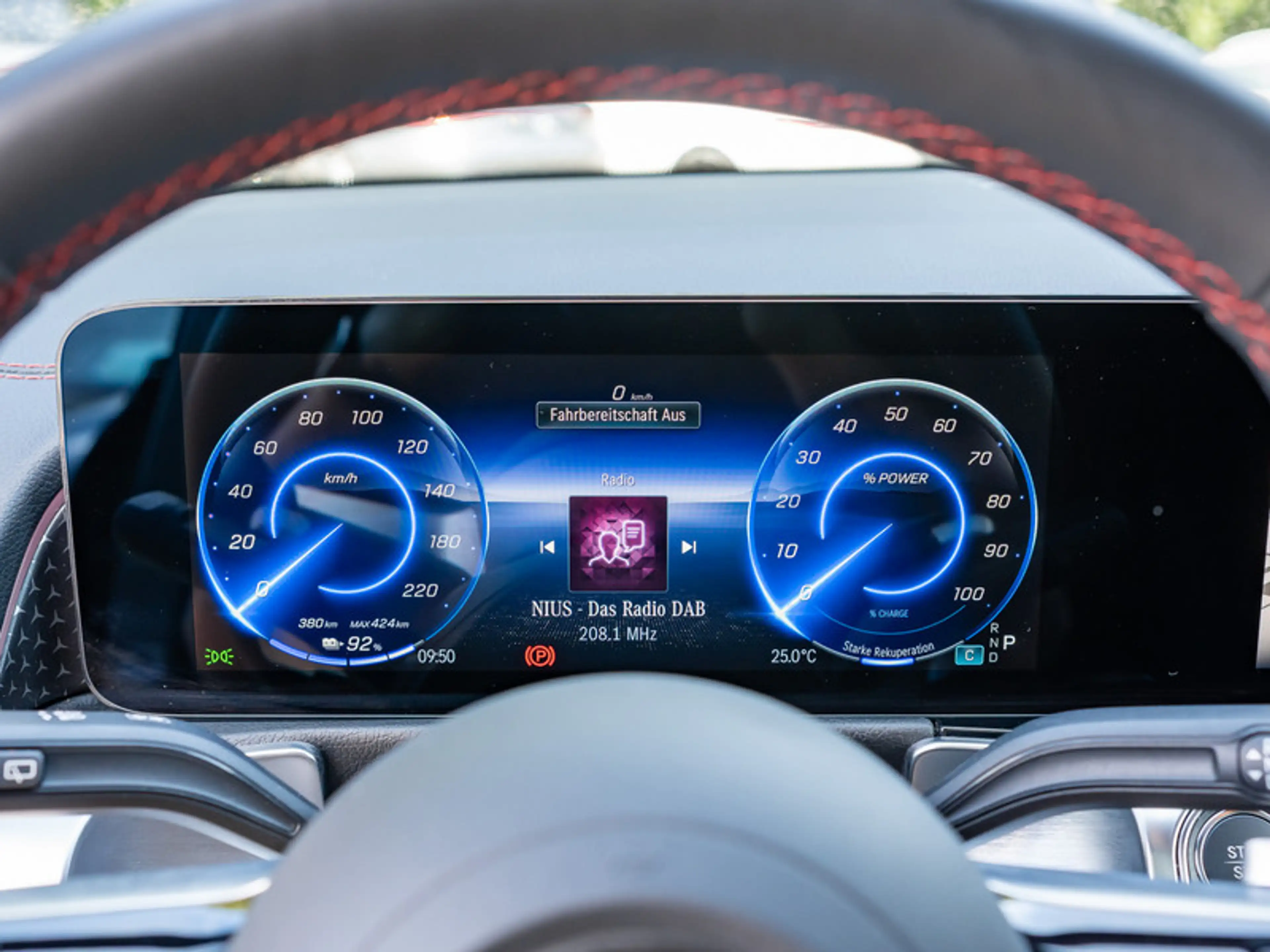 Mercedes-Benz EQB 300 4MATIC AMG-Sport+Pano+Distr+Ambiente+Cam — photo 15