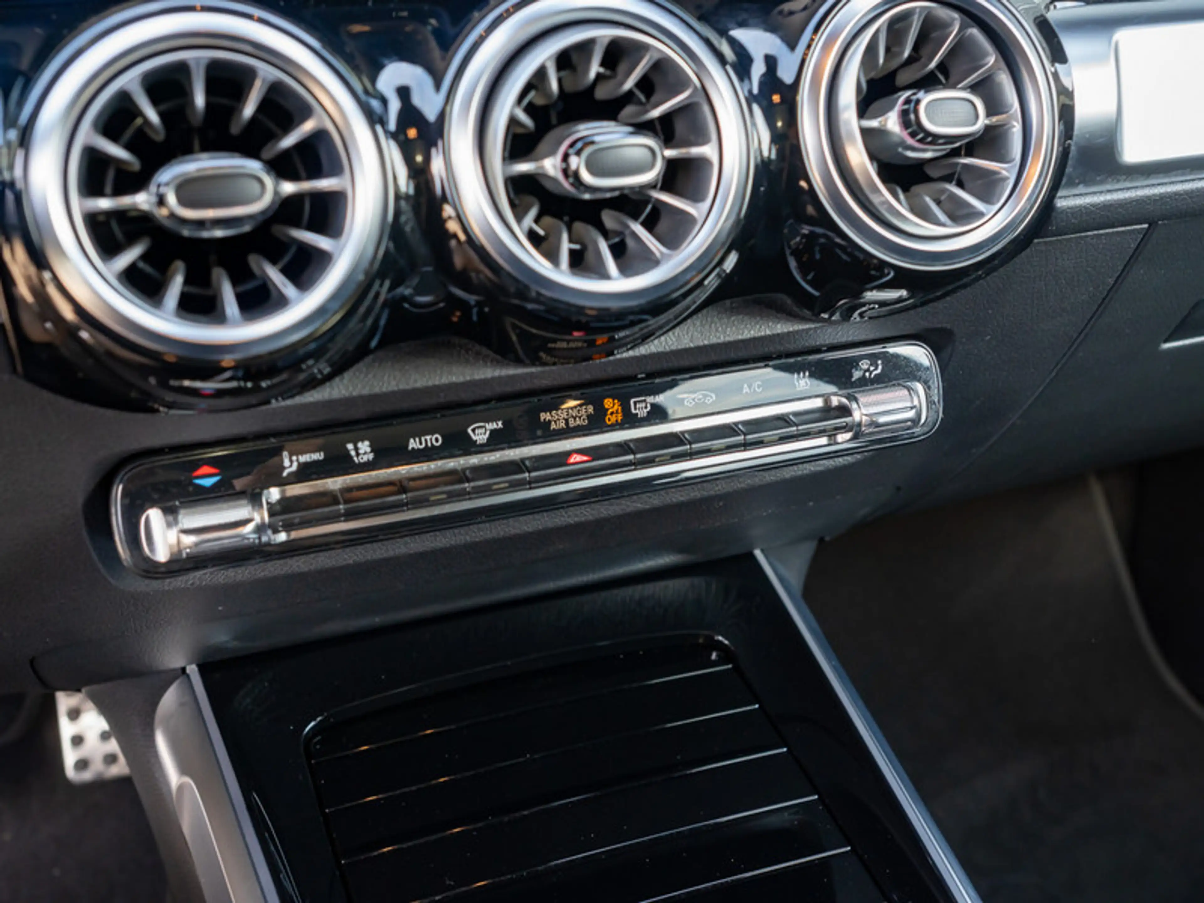 Mercedes-Benz EQB 300 4MATIC AMG-Sport+Pano+Distr+Ambiente+Cam — photo 12