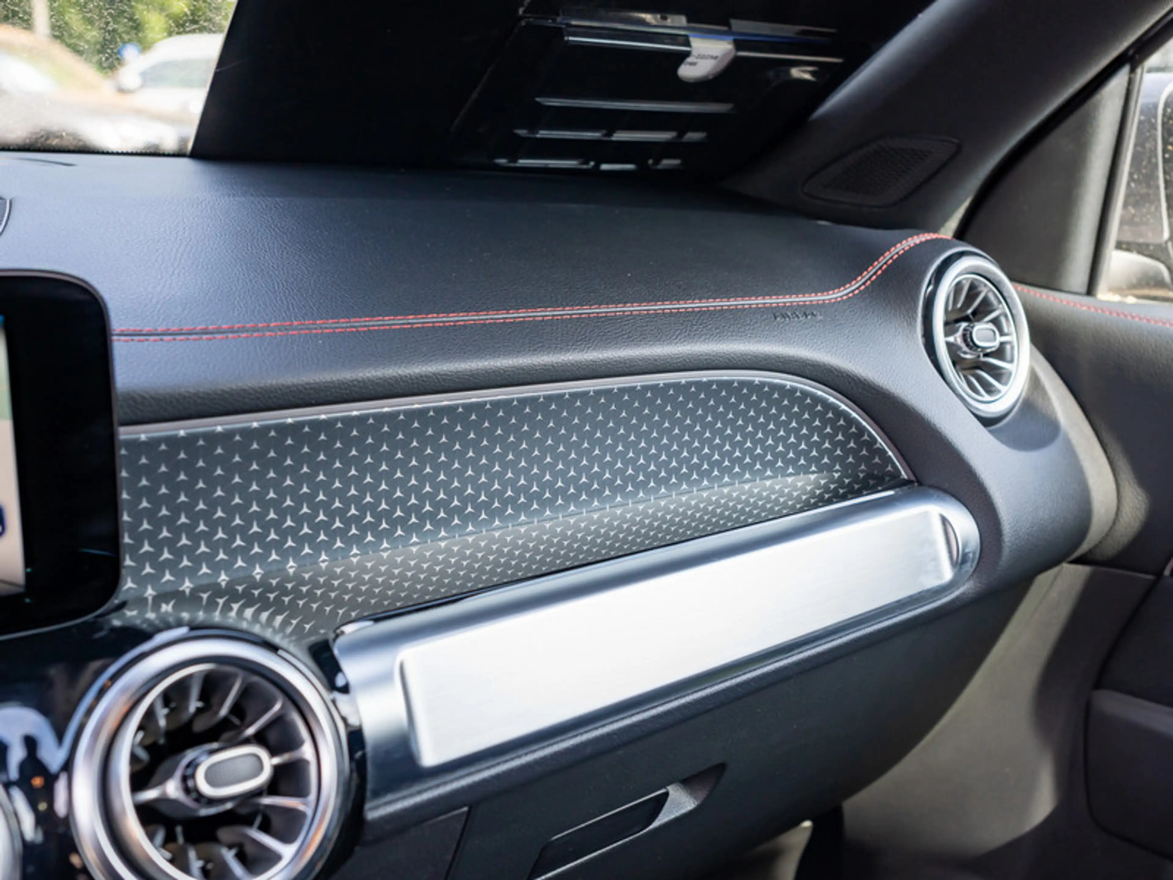 Mercedes-Benz EQB 300 4MATIC AMG-Sport+Pano+Distr+Ambiente+Cam — photo 14