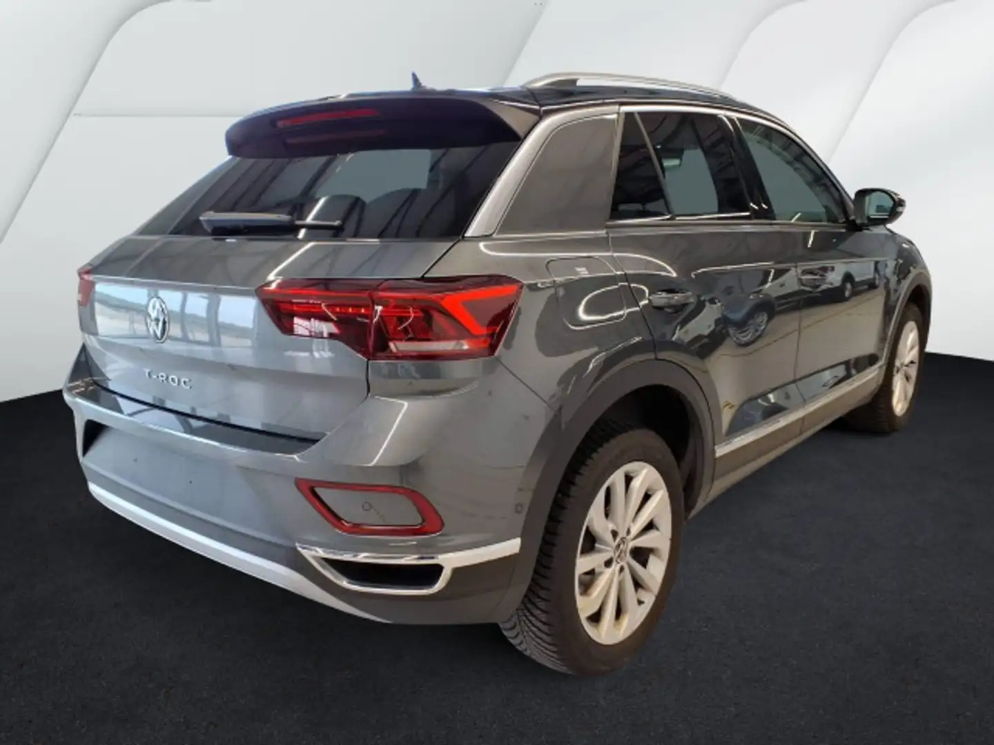 Volkswagen T-Roc 1.5 TSI DSG Style Navi LEDPlus DAB+ FrontA Grijs - 2