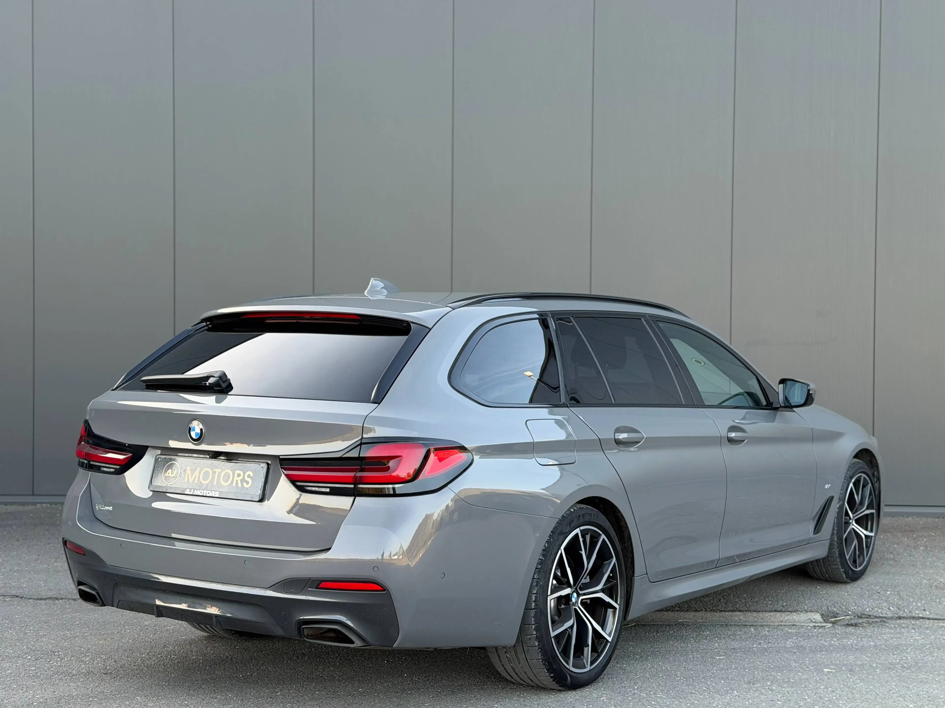 BMW 518 dA Touring MHEV 150cv - Pack M - Cockpit - Camera — photo 2