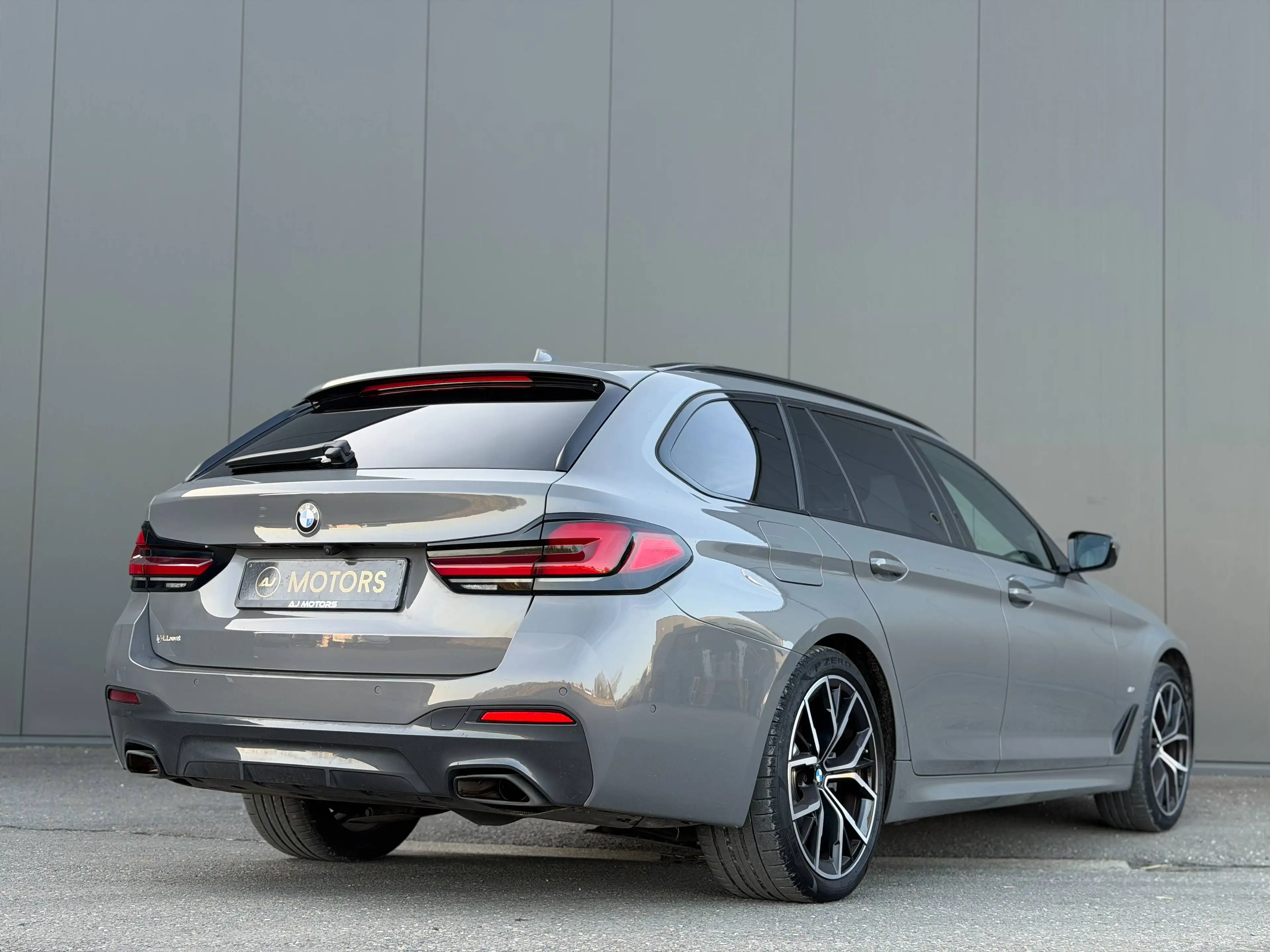 BMW 518 dA Touring MHEV 150cv - Pack M - Cockpit - Camera — photo 11