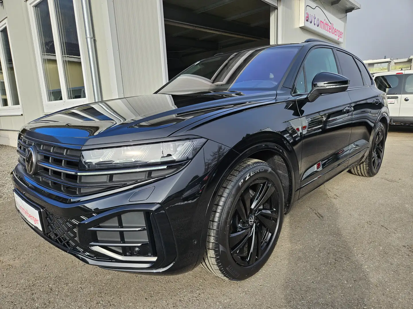 Volkswagen Touareg 3.0 TDI 210 kW 4Motion R-Line Final Edition Schwarz - 1