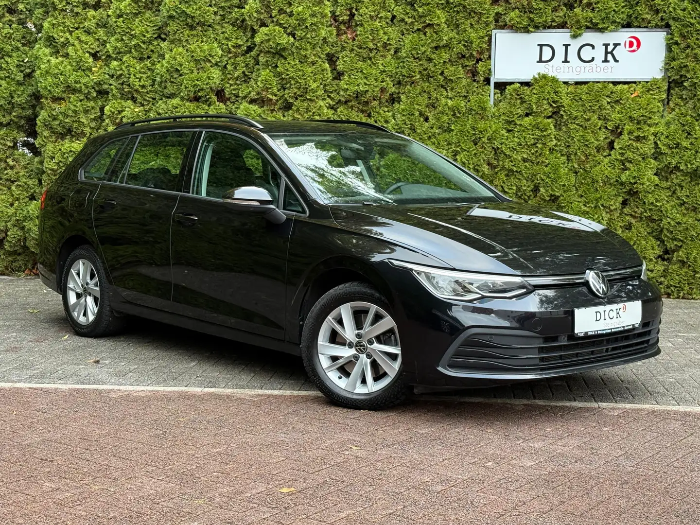 Volkswagen Golf Variant 2.0TDI Aut Life LED+NAV+AHK+ACC+SHZ Schwarz - 1