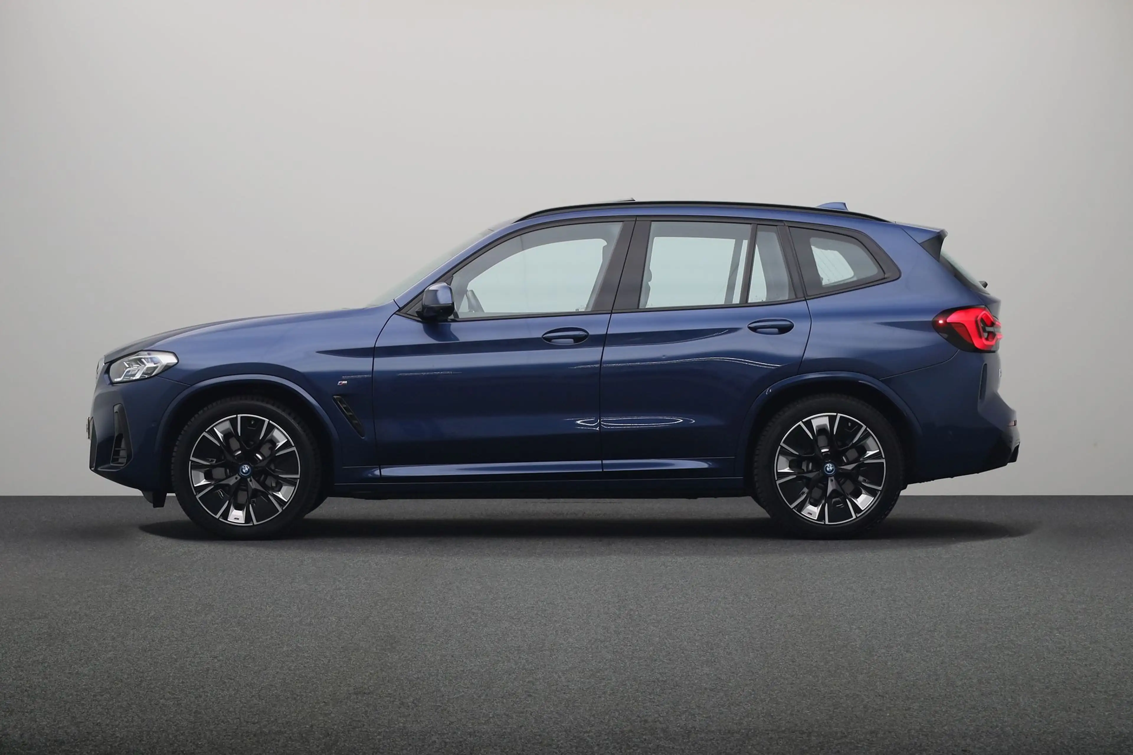 BMW iX3 High Executive Edition 80 kWh | Harman Kardon | He — photo 12