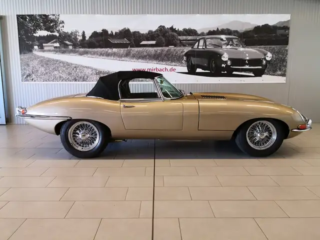 Jaguar E-Type view 8