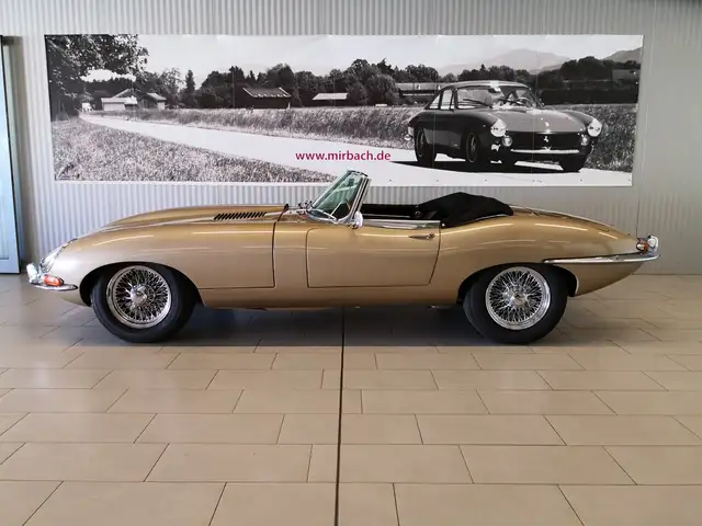 Jaguar E-Type view 14