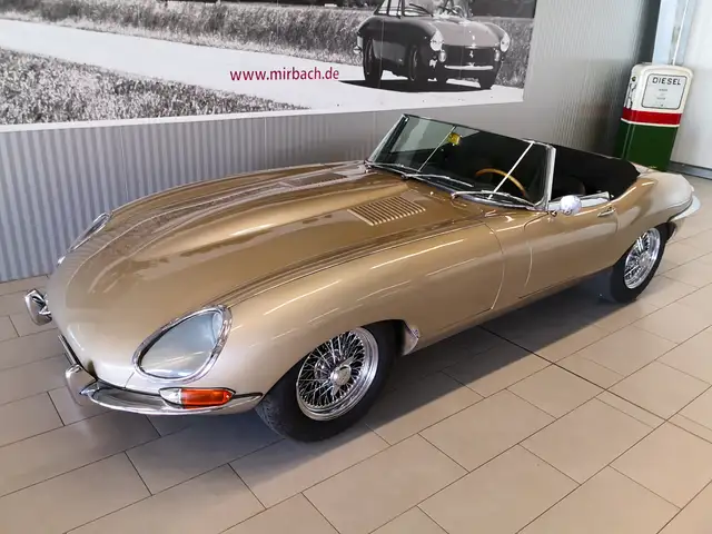 Jaguar E-Type view 3