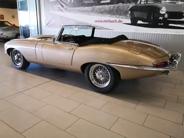 Jaguar E-Type view 13