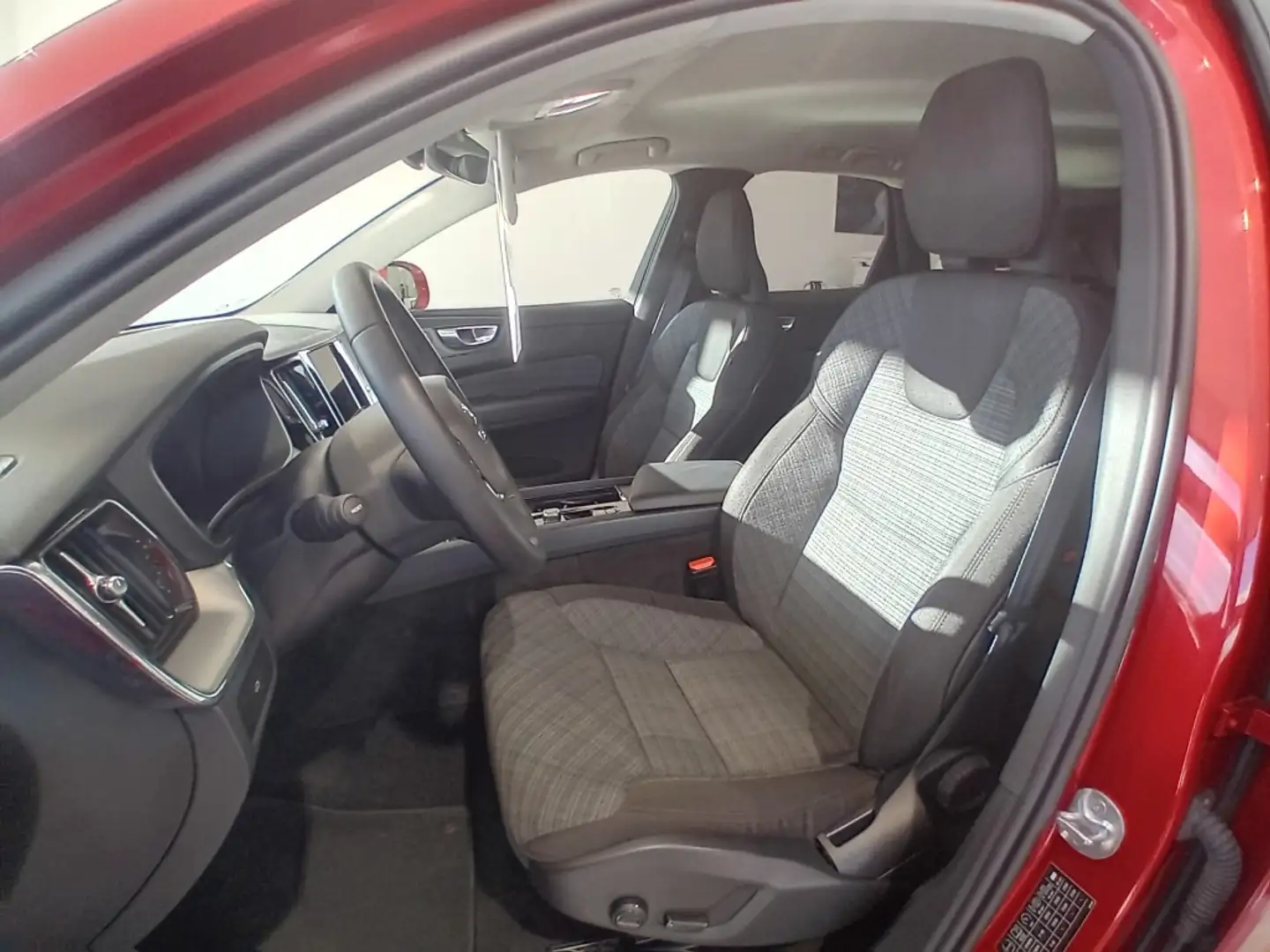 Volvo XC60 2.0 B4 D CORE AUTO 197 5P Rood - 2