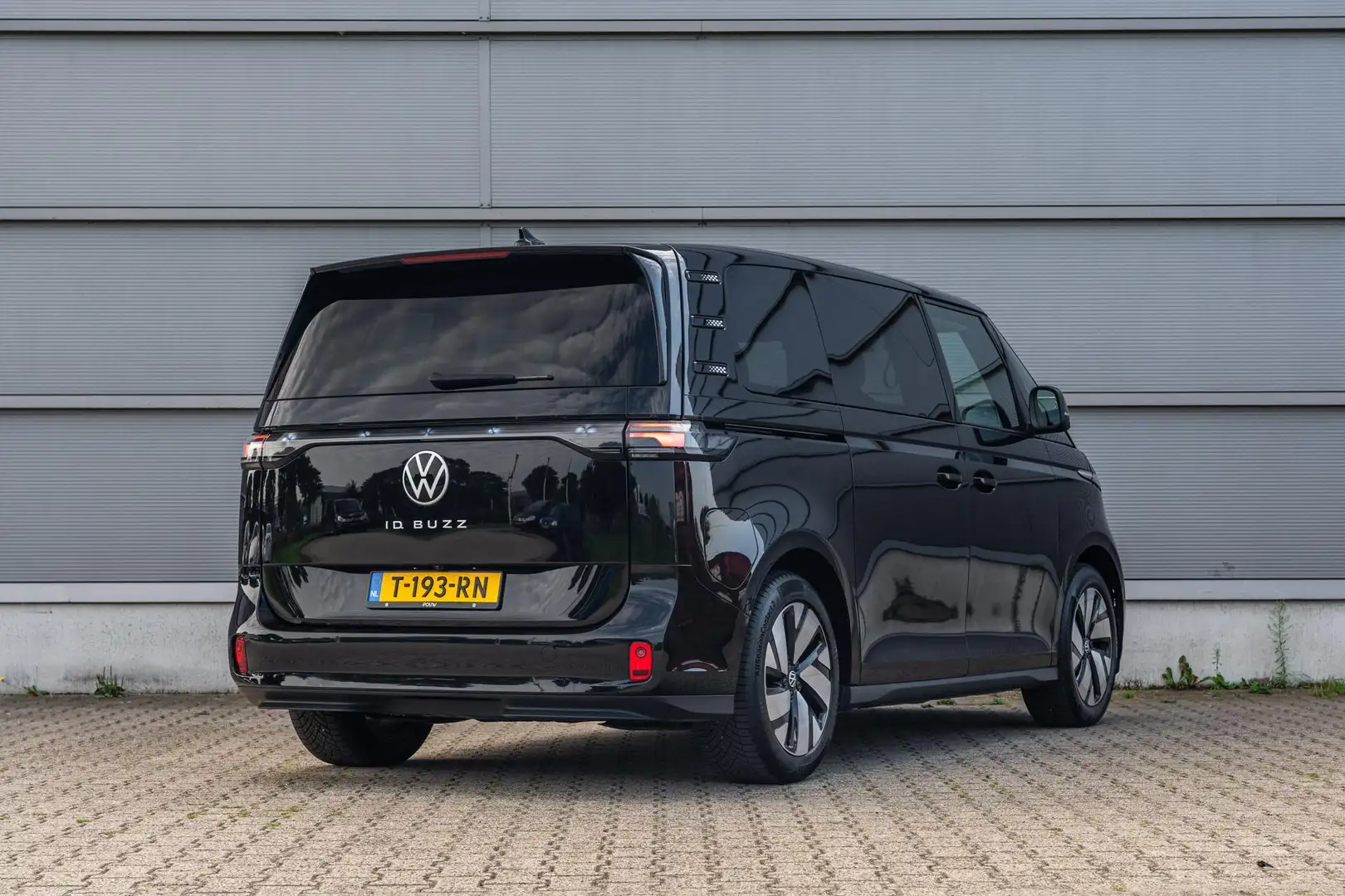 Volkswagen ID. Buzz 204pk 1st Max 77kWh Automaat | SoH 97% | App Conne Zwart - 2
