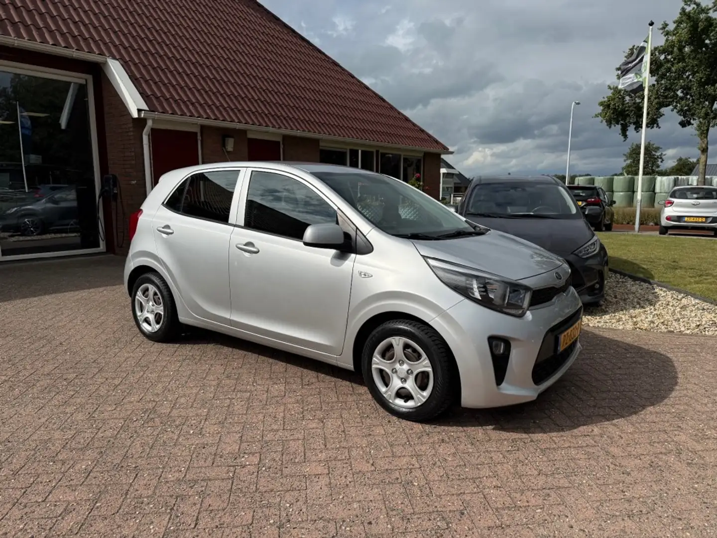 Kia Picanto 1.0 CVVT ECONOMY PLUSLINE 5-DRS SLECHTS 44.943 KM! Grijs - 1