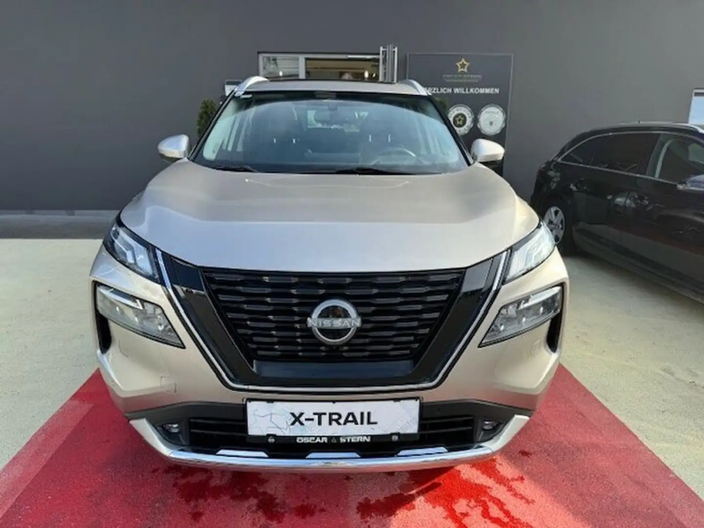 Nissan X-Trail e-Power e-4ORCE Allrad Tekna+   7 Sitze Silber - 2