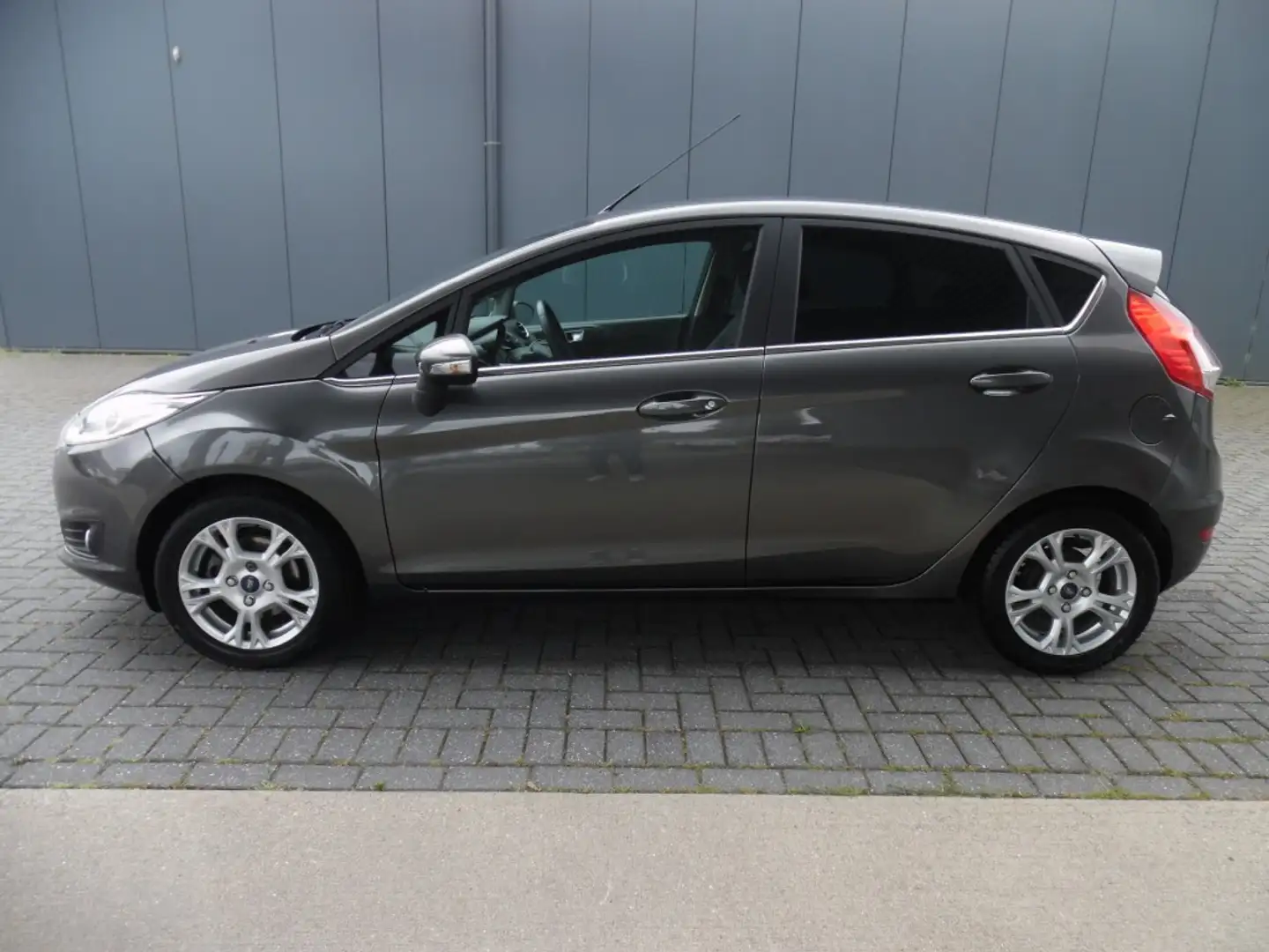 Ford Fiesta 1.0 ECOB. TITANIUM X Grijs - 2