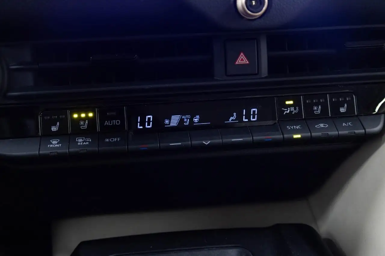 Toyota Crown снимка Toyota Crown