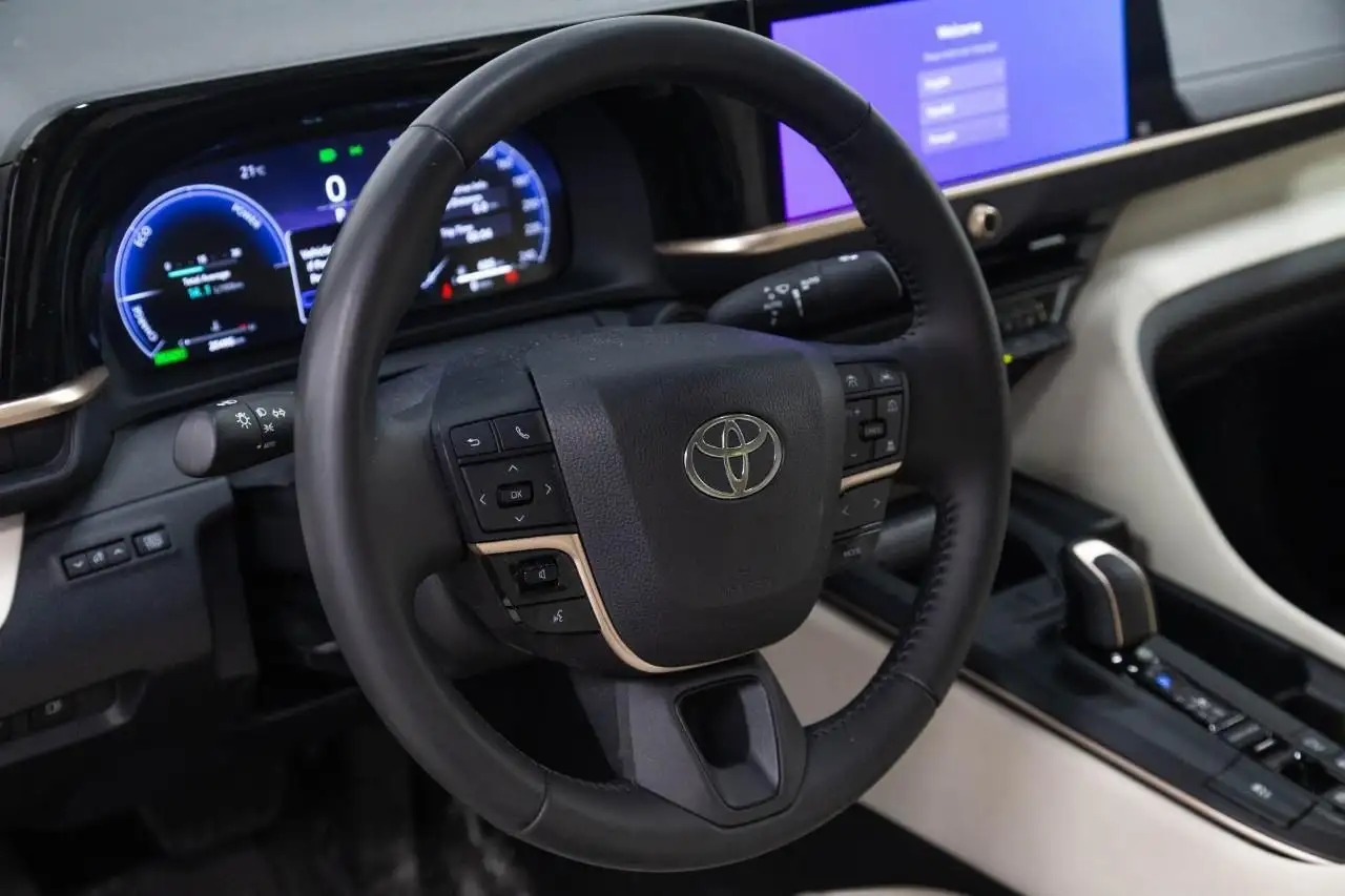 Toyota Crown снимка Toyota Crown