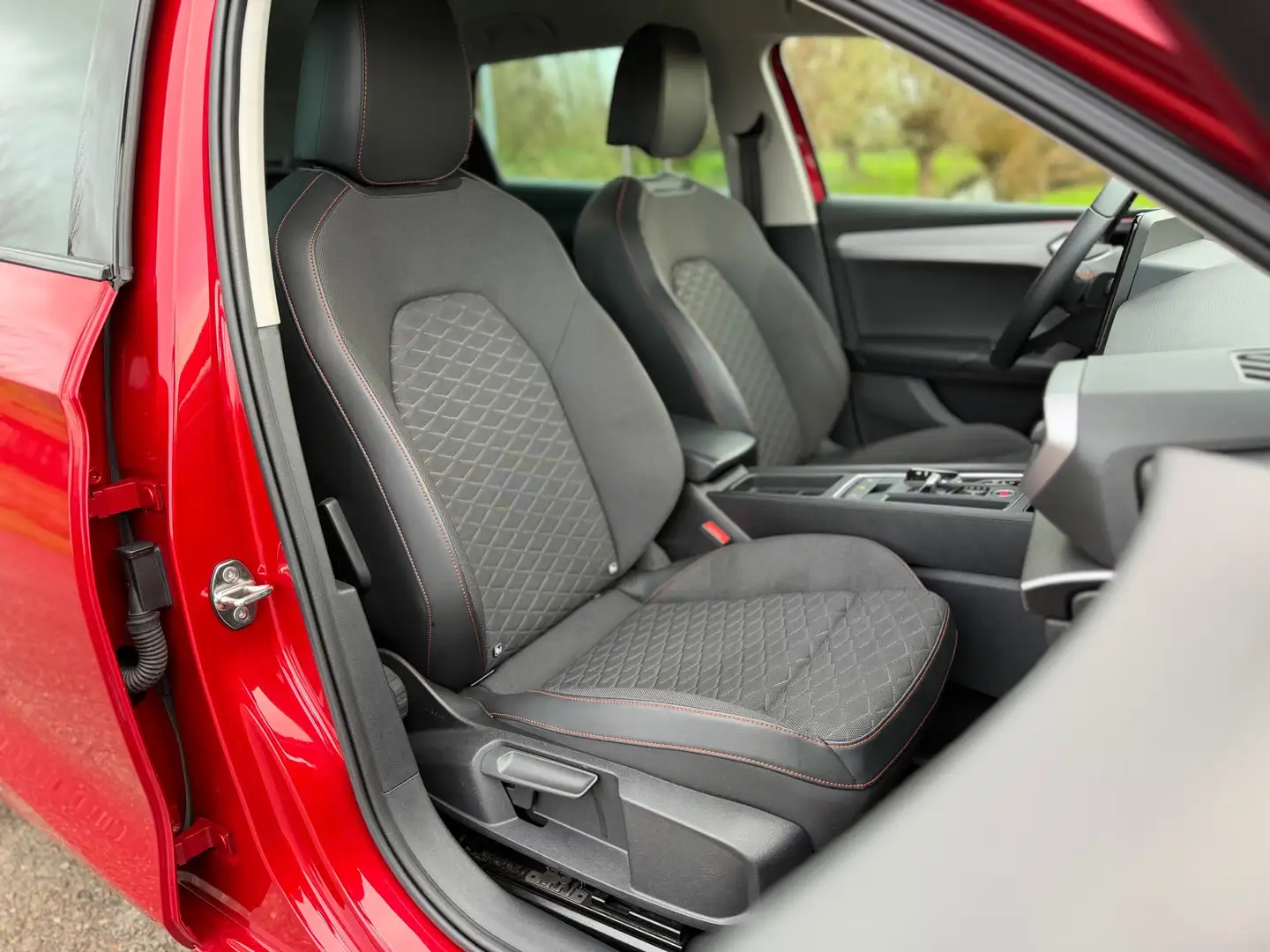 SEAT Leon Sportstourer 1.5 eTSI FR Launch Edition / Automaat Rouge - 2