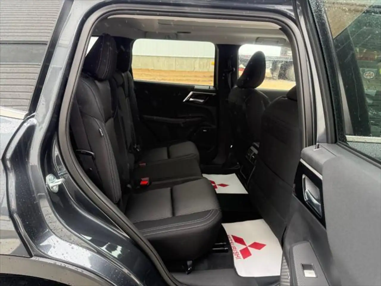 Mitsubishi Outlander снимка Mitsubishi Outlander