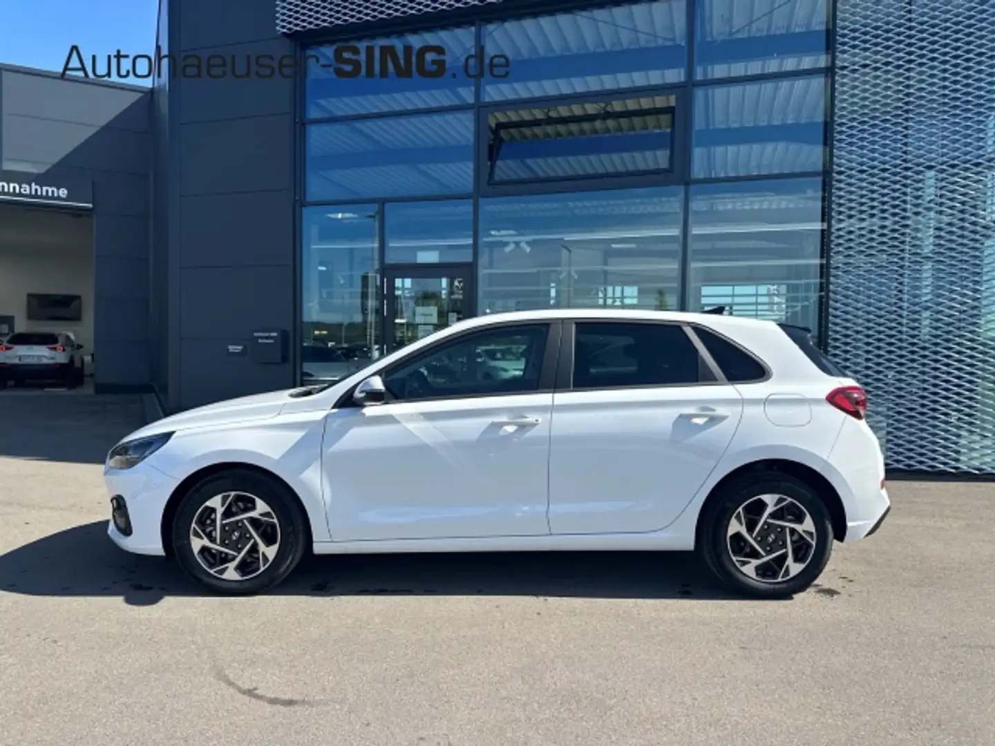 Hyundai i30 LED Digitales Cockpit PDCv+h NAV AC/AA Weiß - 2