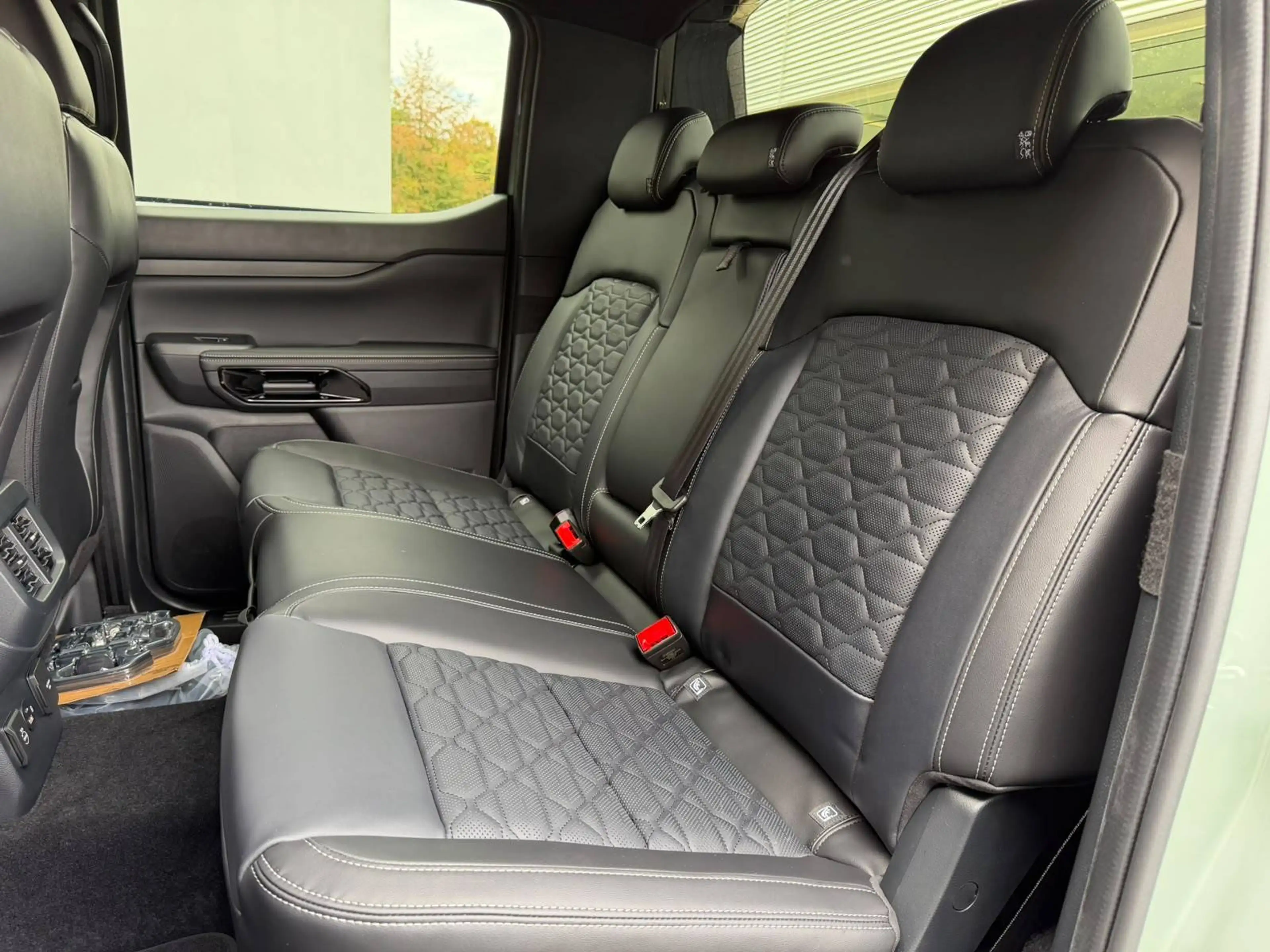Ford Ranger PLATINUM 2.3i PHEV 281CH A10 + Rideau électrique & Pro Power 6.9kW — photo 11