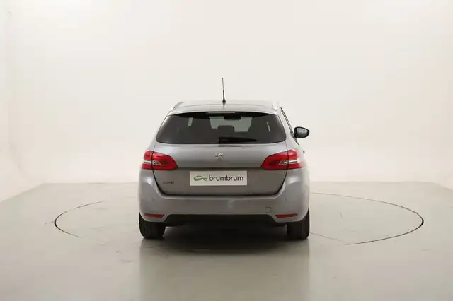 Peugeot 308 view 4