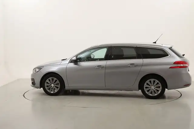 Peugeot 308 view 2