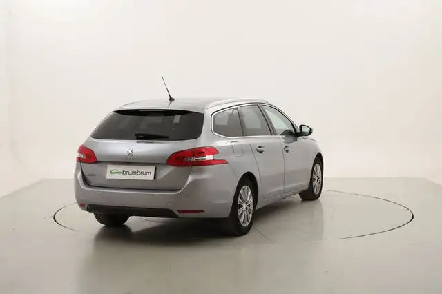 Peugeot 308 view 5