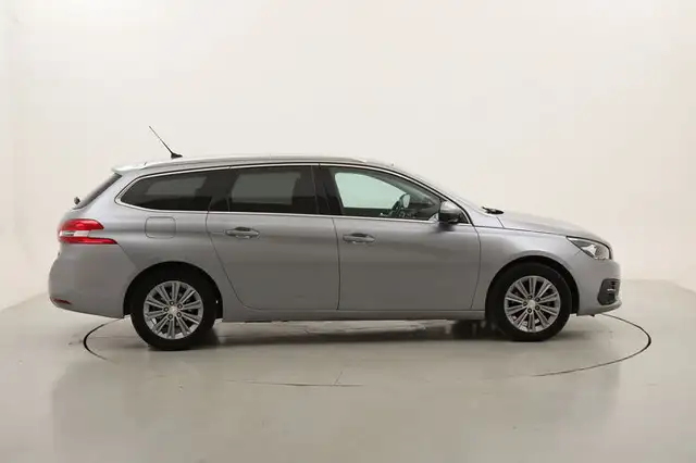 Peugeot 308 view 6