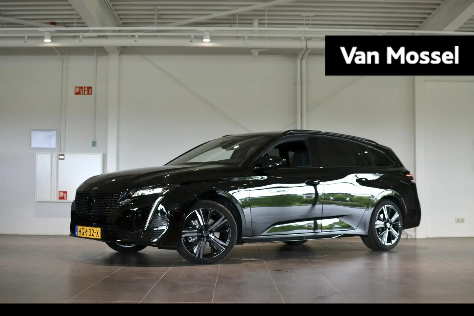 Peugeot 308 SW 1.2 Hybrid 145 e-DCS6 GT Zwart - 1