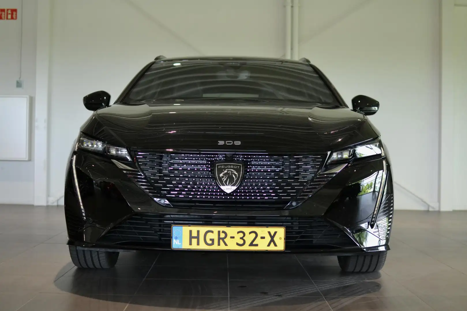 Peugeot 308 SW 1.2 Hybrid 145 e-DCS6 GT Zwart - 2