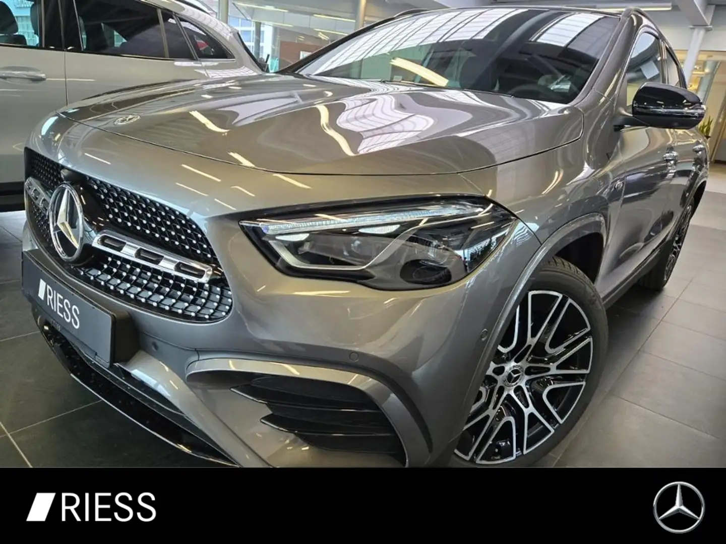 Mercedes-Benz GLA 250 e EQ AMG+AHK+PANO+360°+MEMORY+MULTIBEAM+ Grijs - 1