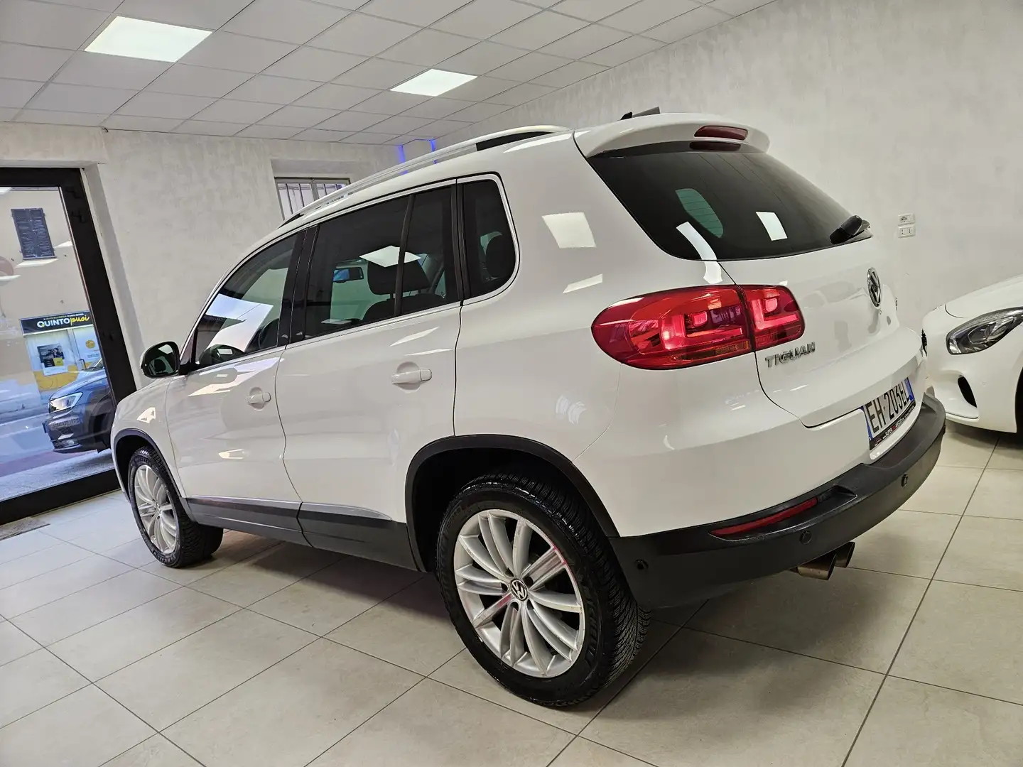 Volkswagen Tiguan 2.0 tdi Track&Style 4motion 140cv dsg Weiß - 2
