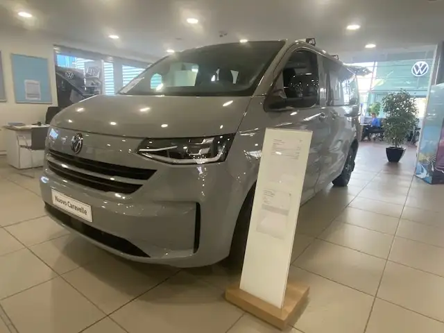 Volkswagen T7 Caravelle e-Caravelle Life Elettrico 160 kW post auto L1