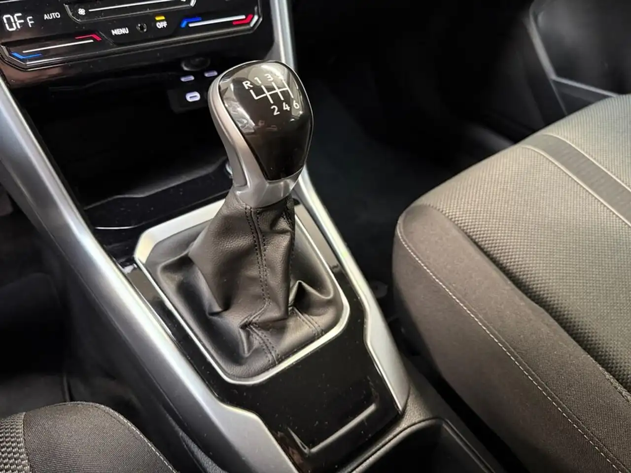 Volkswagen T-Roc 1.0 tsi Life 18