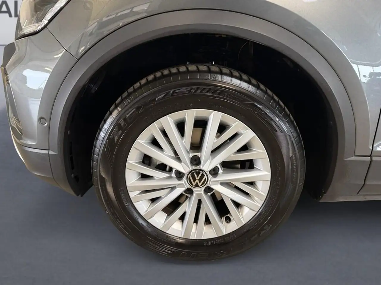 Volkswagen T-Roc 1.0 tsi Life 9